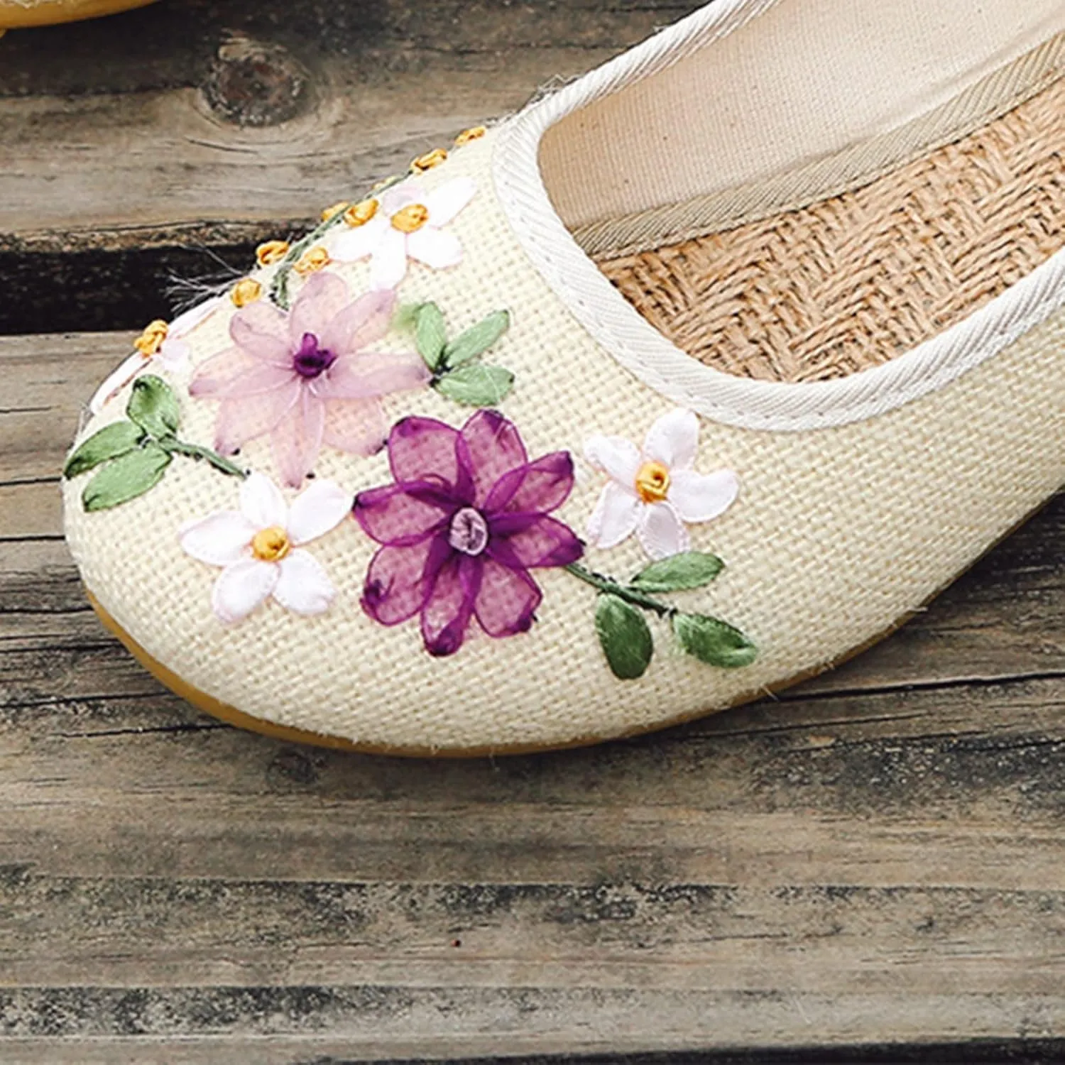 AMDBEL Ballet Flats Shoes for Women Dressy, Women’s Flats Shoes Crochet Lace Mesh Round Toe Slip On Casual Ballet Dress Shoes