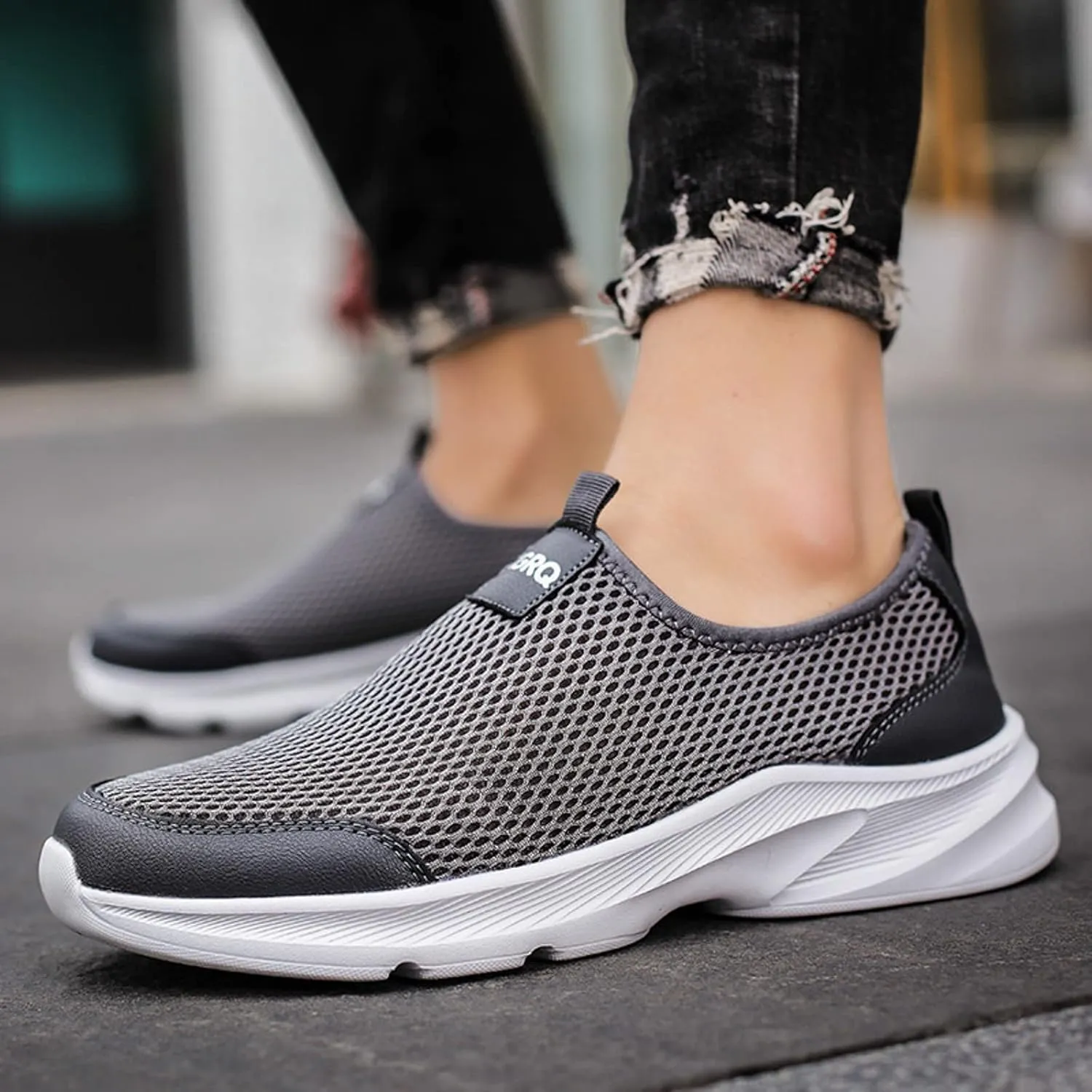 Casual Walking Shoes Men Sports Shoes Fashionable Simple and Solid Color The New Pattern Summer Non Slip Thick Mesh