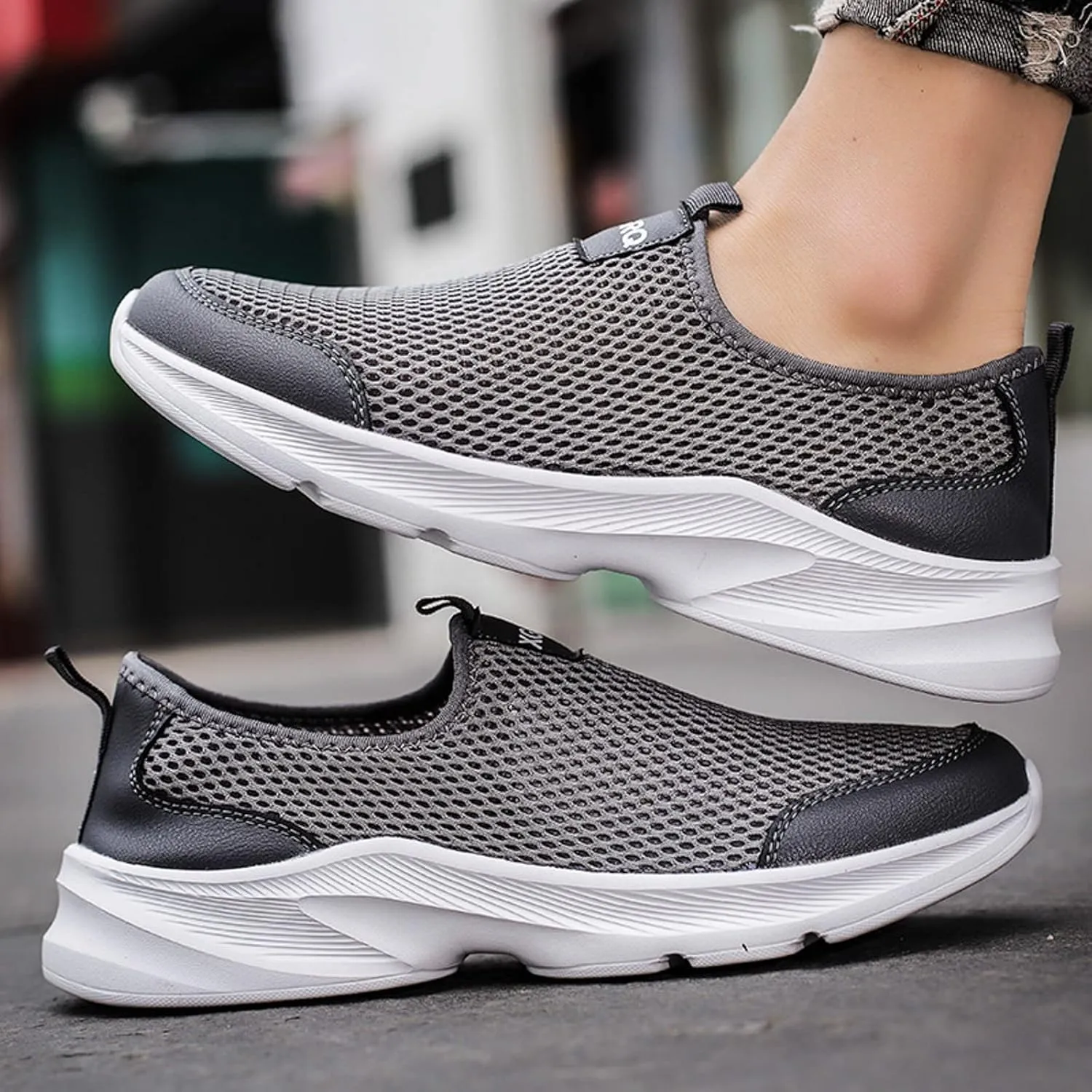 Casual Walking Shoes Men Sports Shoes Fashionable Simple and Solid Color The New Pattern Summer Non Slip Thick Mesh