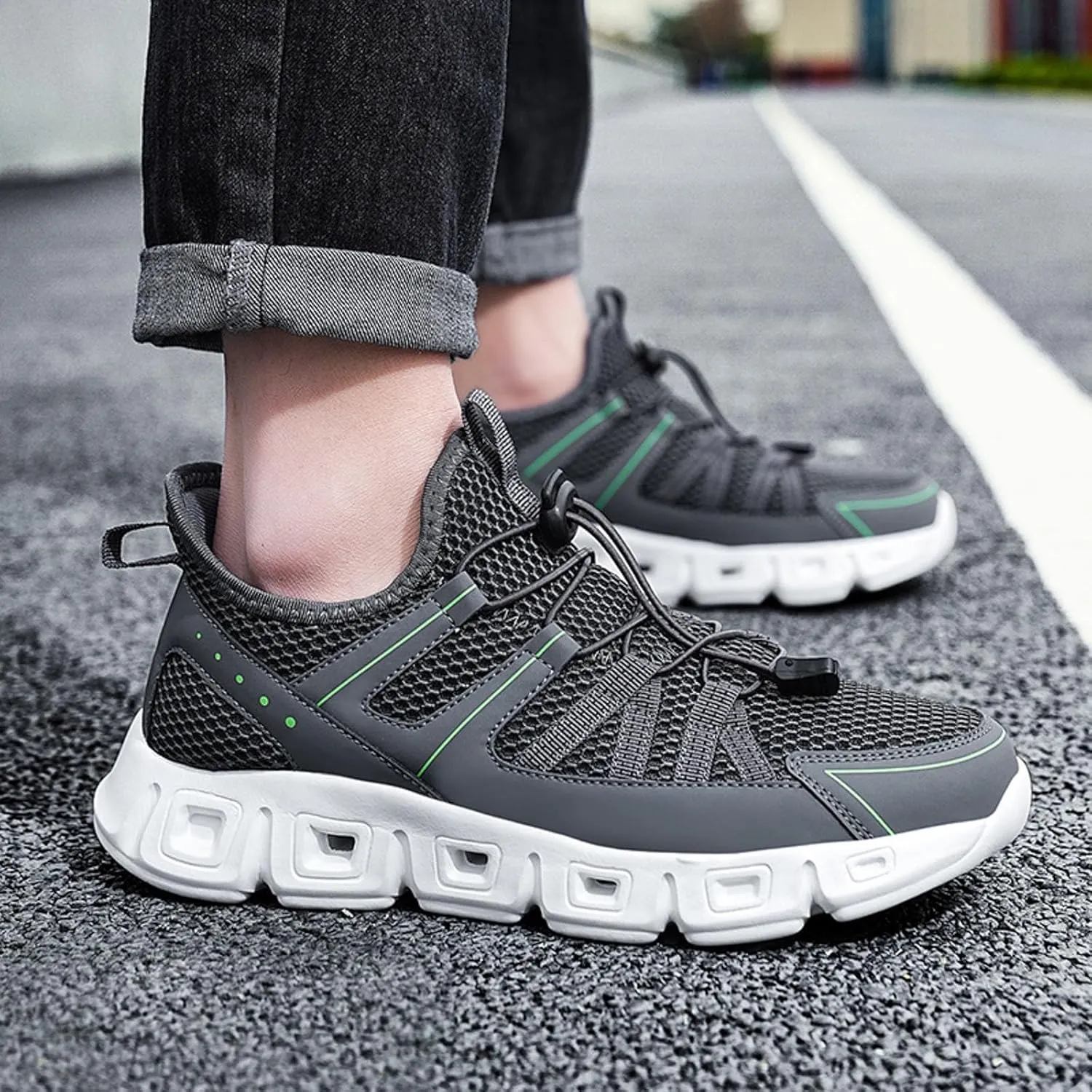Fashion Sneakers Shoes Men Sports Shoes Fashionable New Pattern Simple Pure Color Mesh Breathable Flat Bottom Elastic