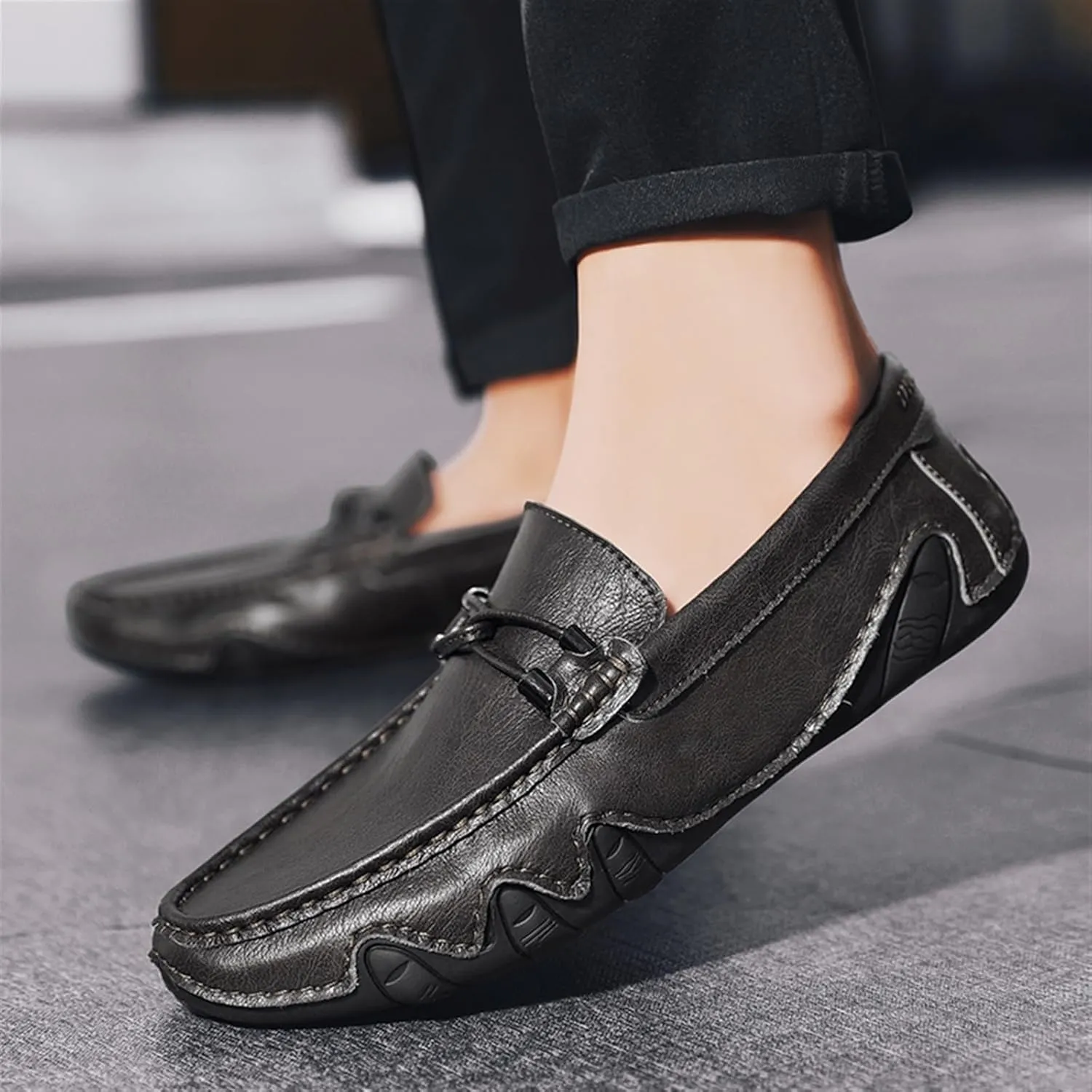 Men's Leather Loafers – Flat Heel Slip-On Driving Shoes, Flexible & Comfortable, Slip-Resistant Outdoor Loafers