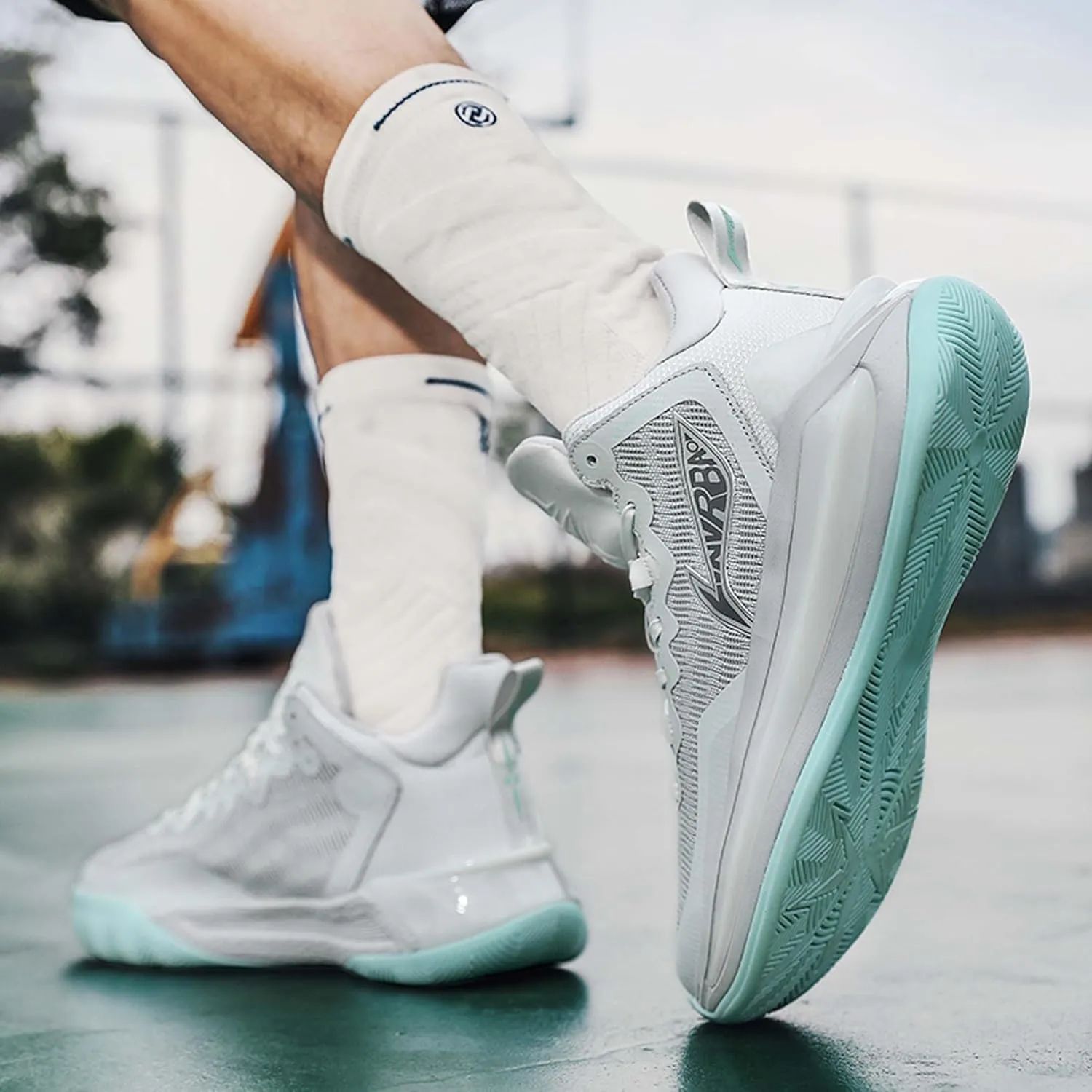 Men's Professional High Top Basketball Shoes Teenagers Fashion Sneakers Women's Indoor Non-Slip Cushioning Training Running Tennis Match Shoes