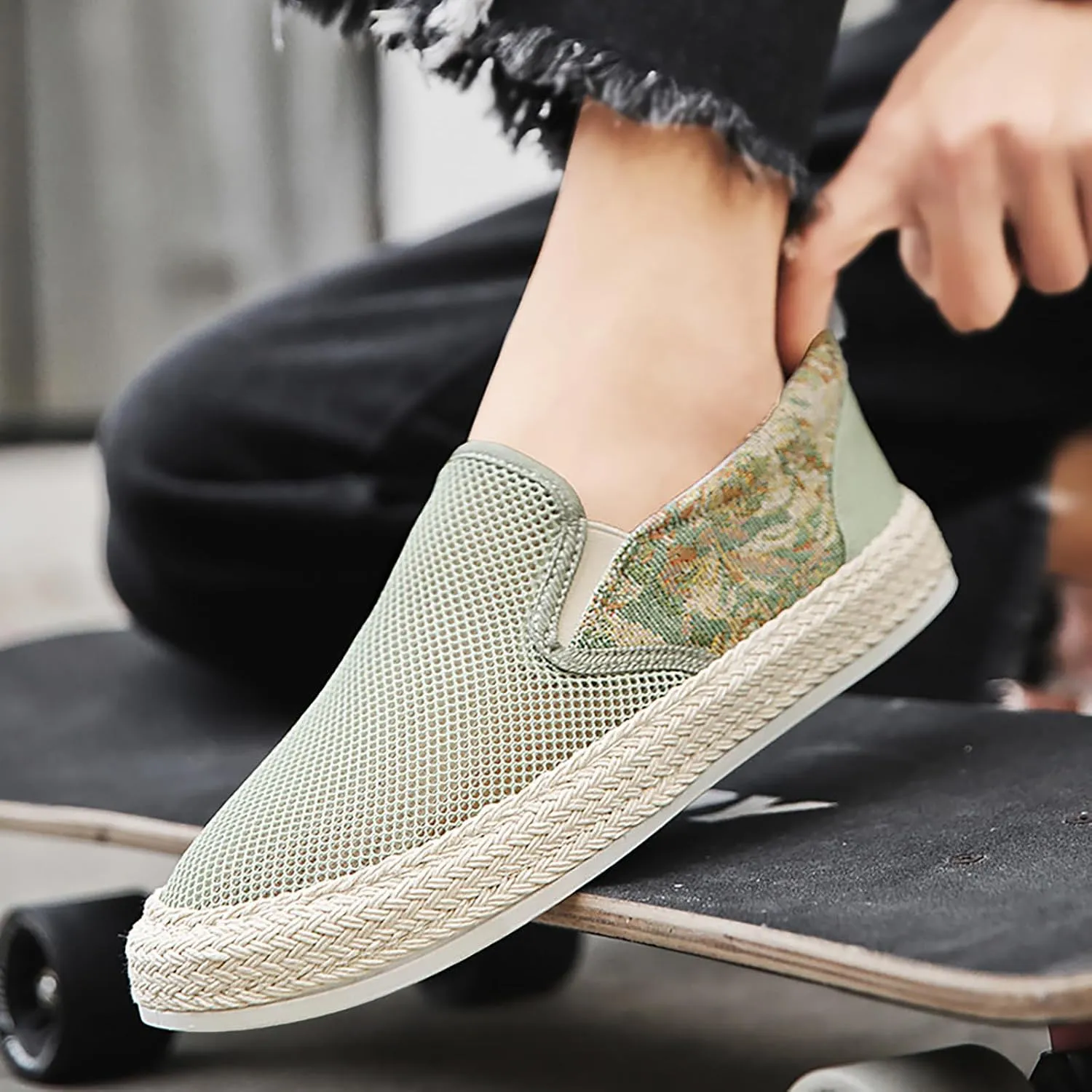 Summer Breathable Straw Shoes Mesh Cover Feet Retro Canvas Fashion Casual Board Shoes Men Lace up Chambray Sneaker