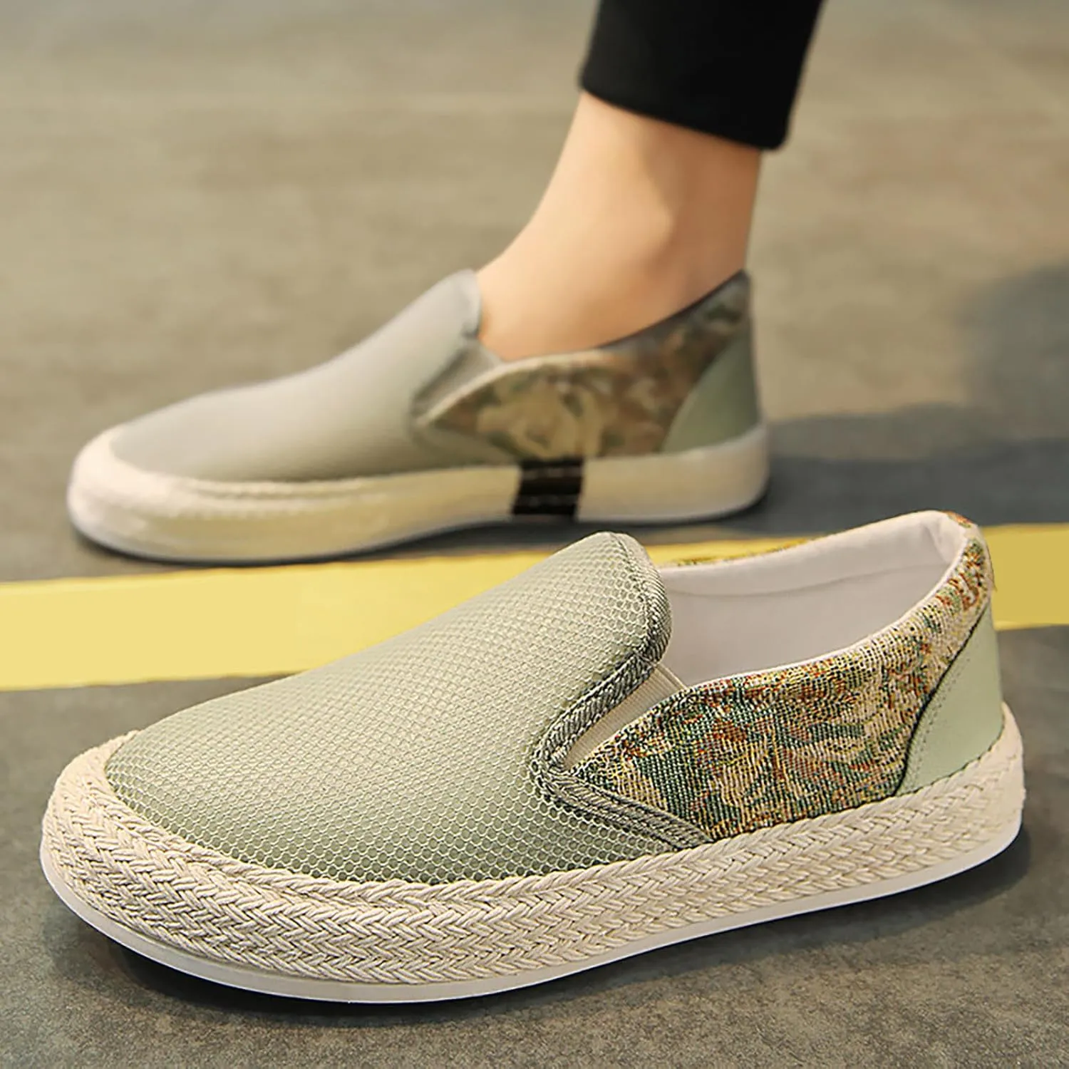 Summer Breathable Straw Shoes Mesh Cover Feet Retro Canvas Fashion Casual Board Shoes Men Lace up Chambray Sneaker