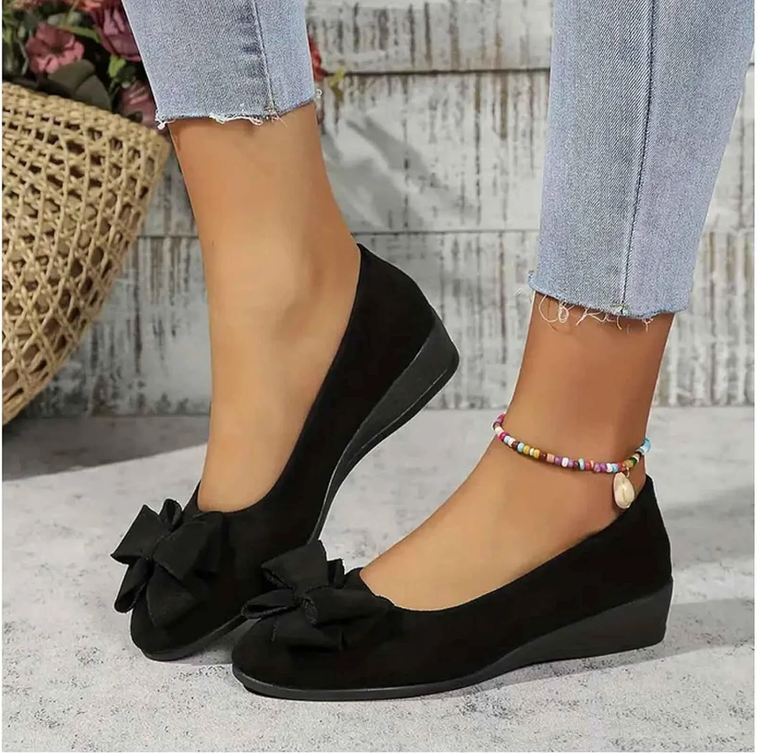 Women's Casual Slip On Shoes Comfortable Everyday Wear Versatile Footwear for Work Dates and Leisure Stylish Design with Wedge Heel
