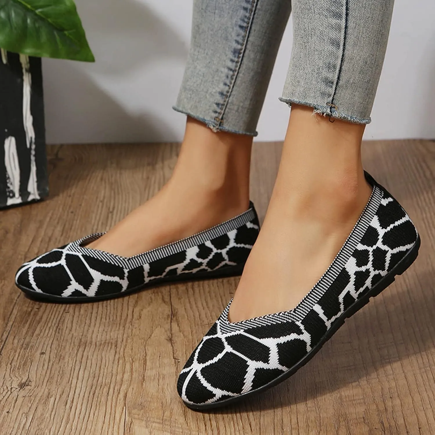 Womens Stretch Flats Casual Lightweight & Breathable Slip on Cute Loafer Slip on Walking Driving Shoes